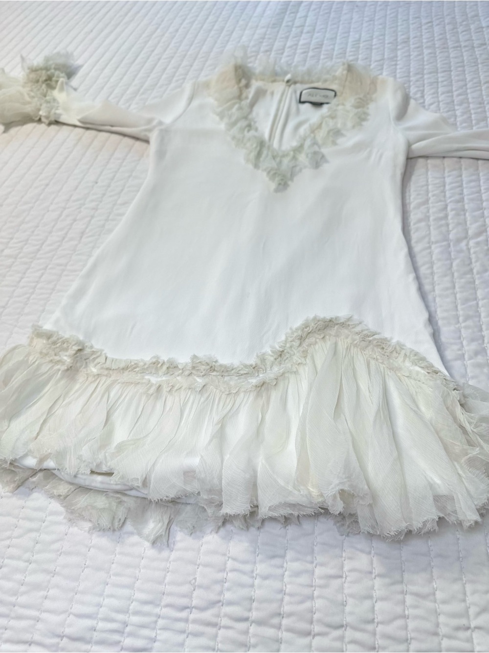 Alexis Barbara Azura Ivory Bell Long Sleeves V-Neck Ruffle Mini Dress Boho Sz M - Picture 6 of 16